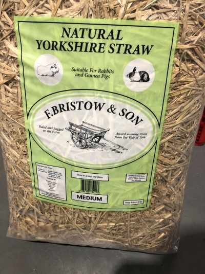 bristows natural yorkshire hay or straw - 60l